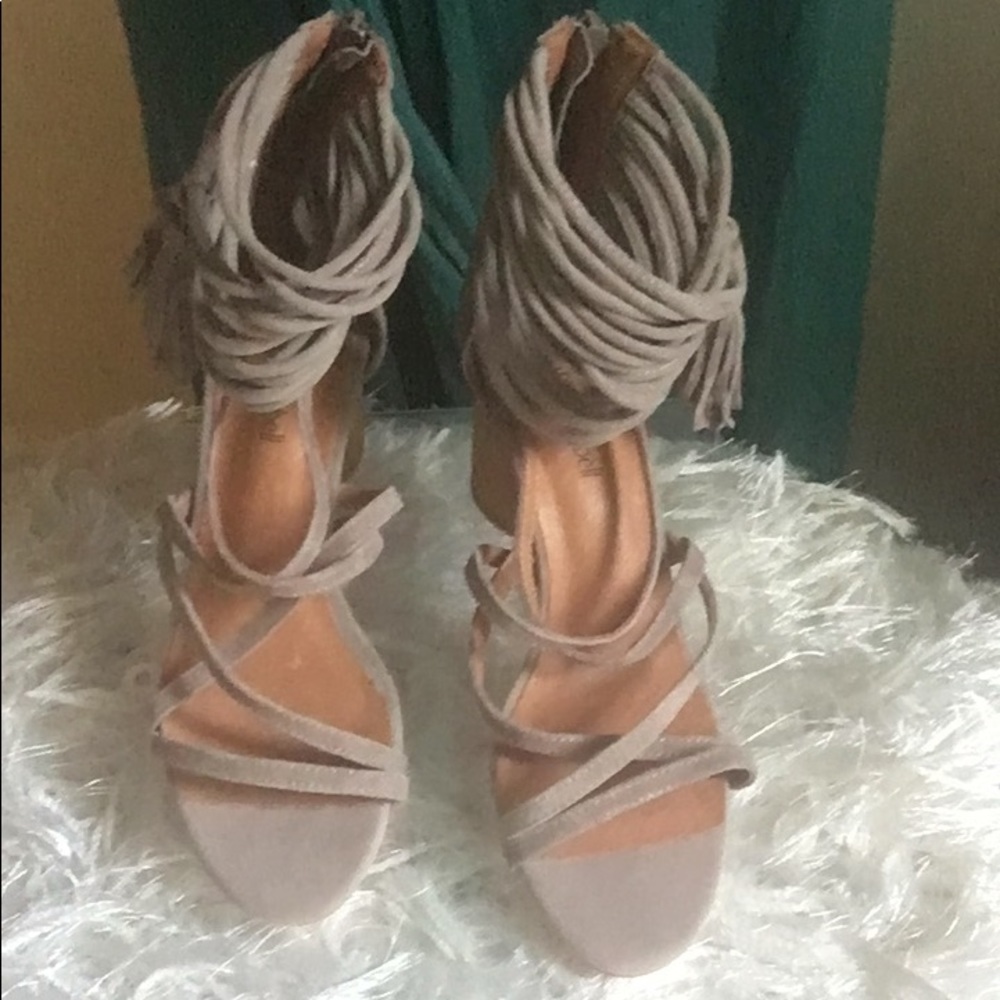 Jeffrey Campbell Suede Strappy Tassel Accent Round Block Heel Sandals - Picture 2 of 9